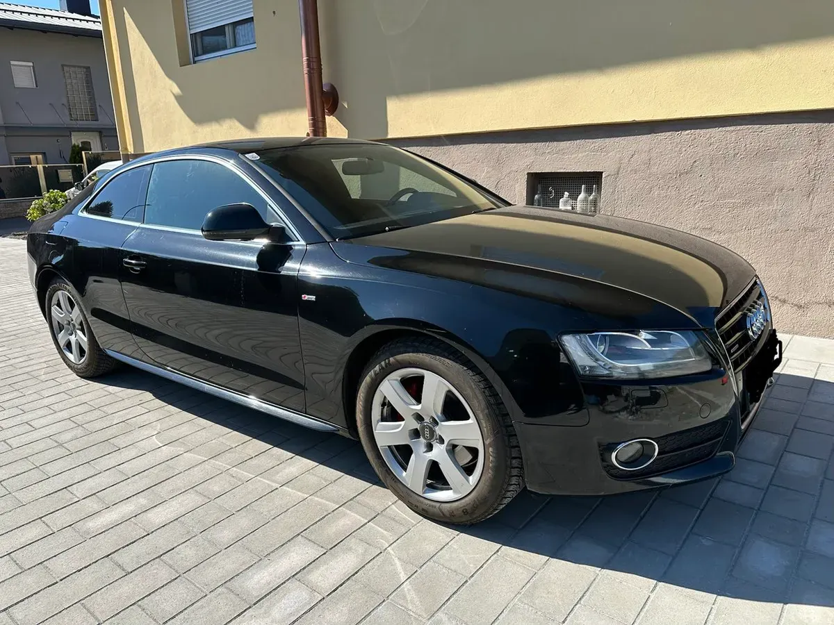 Audi A5 2009 photo 2