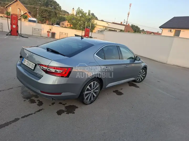 Skoda Superb 2016 photo 2