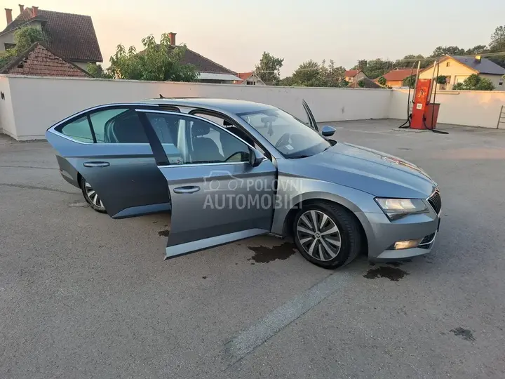 Skoda Superb 2016 photo 4