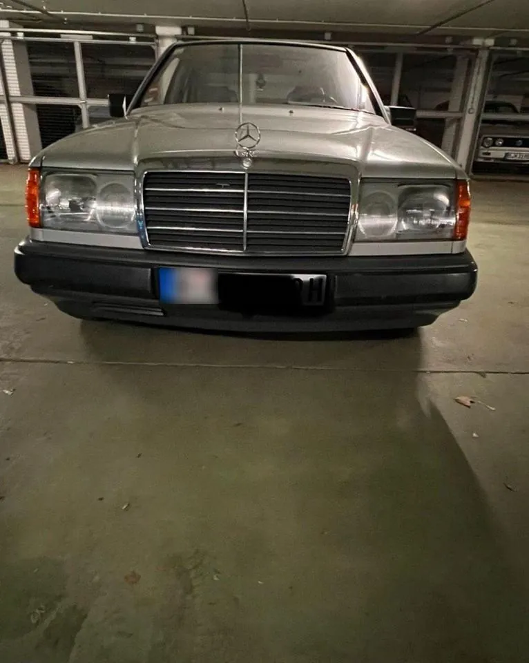 Mercedes-Benz 230