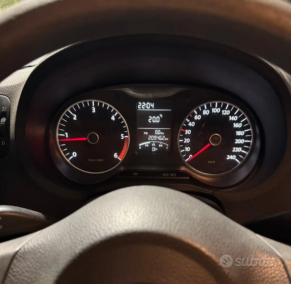 Volkswagen Polo 2012 photo 3