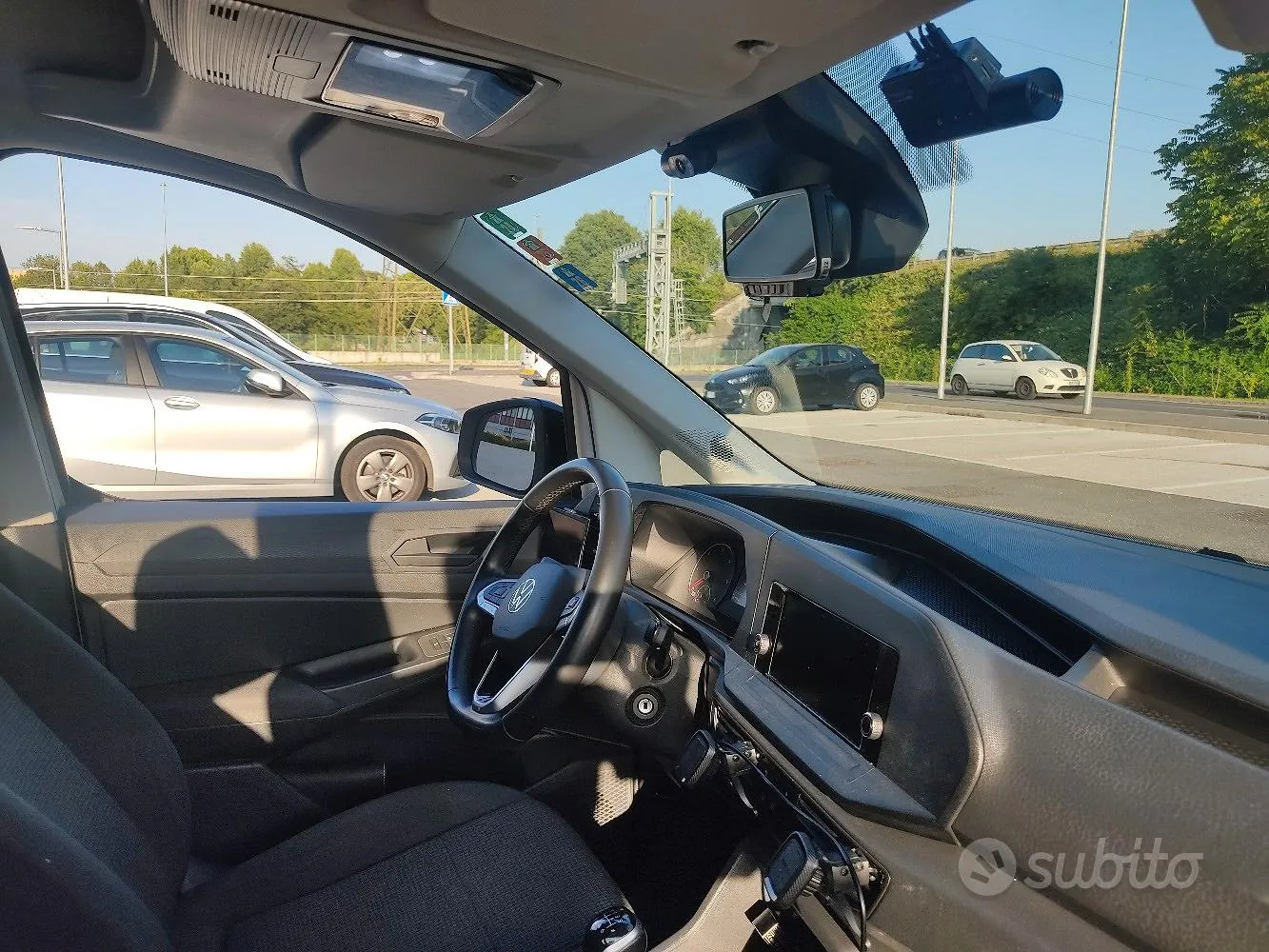 Volkswagen Caddy 2023 photo 2
