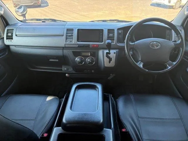 Toyota Hiace 2012 photo 3