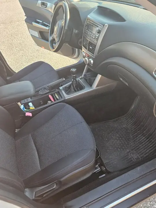 Subaru Forester 2011 photo 2