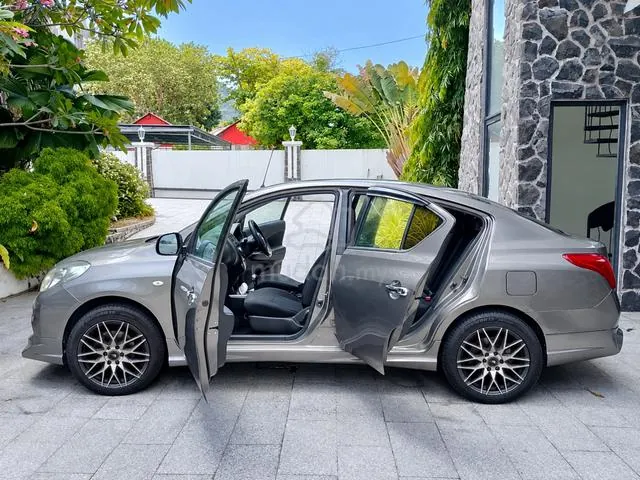 Nissan Almera