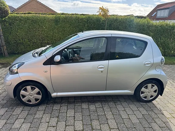 Toyota Aygo 2010 photo 2