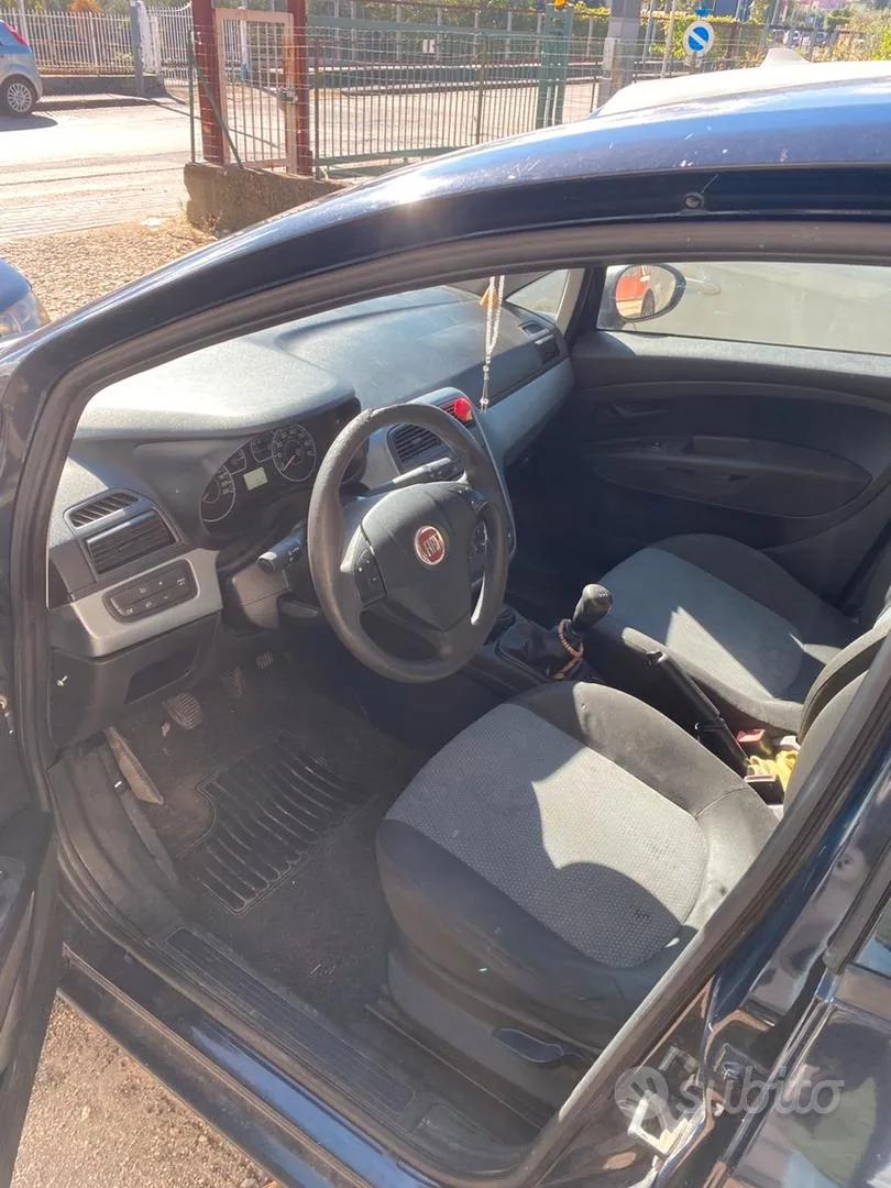 Fiat Grande Punto 2010 photo 4