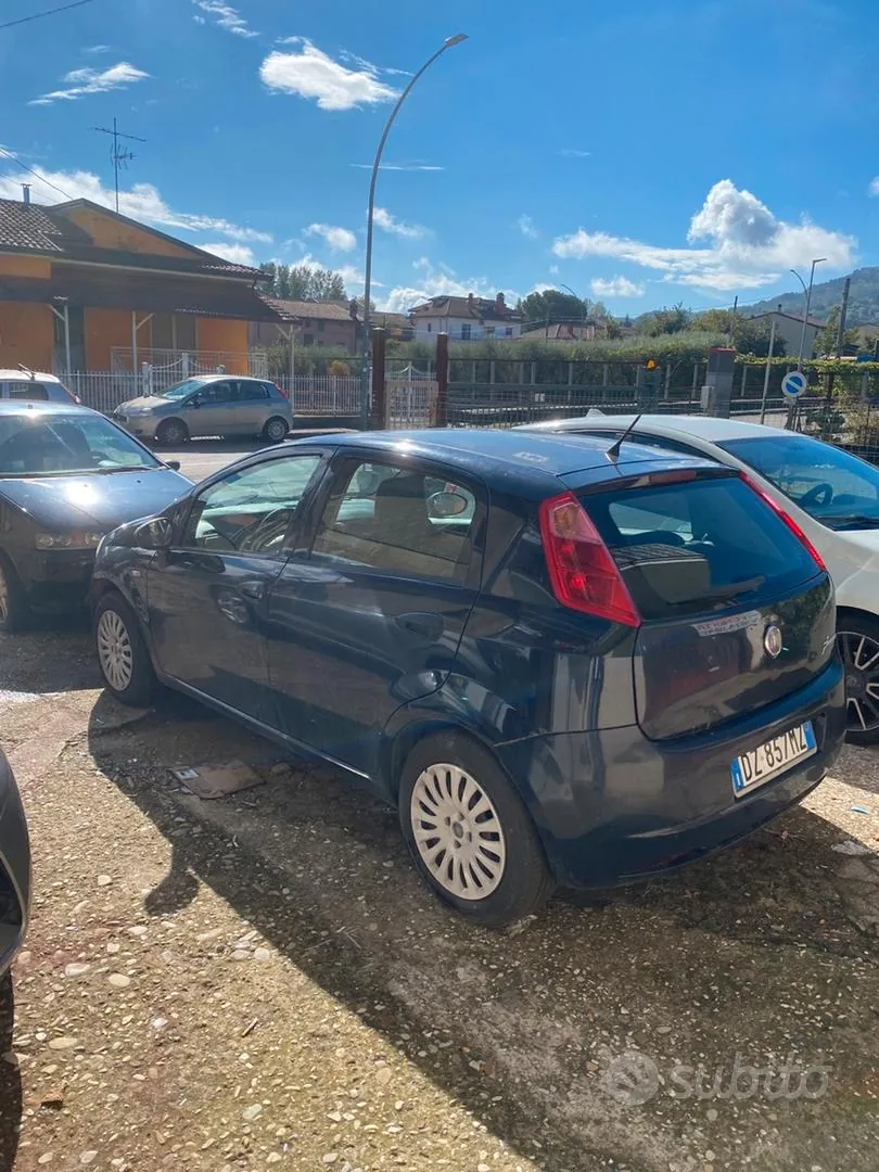 Fiat Grande Punto 2010 photo 2