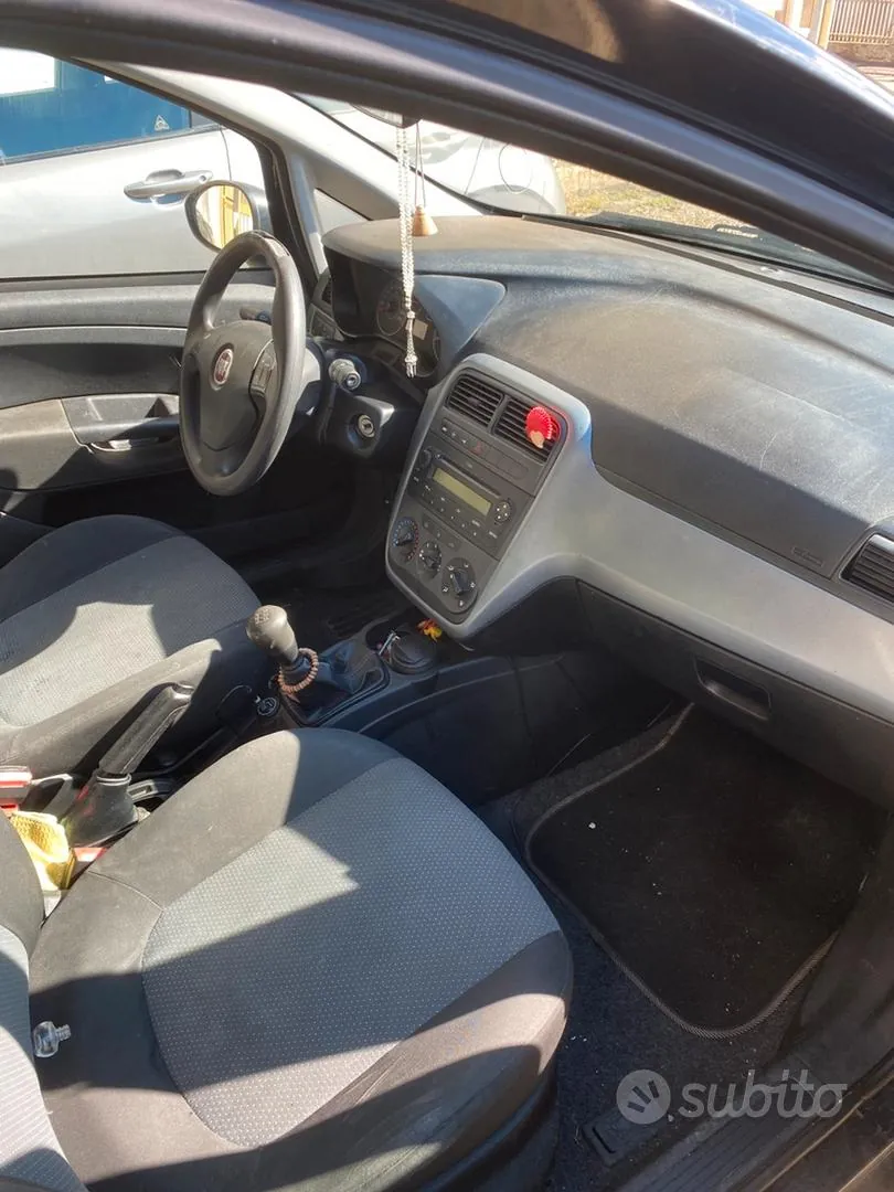 Fiat Grande Punto 2010 photo 5