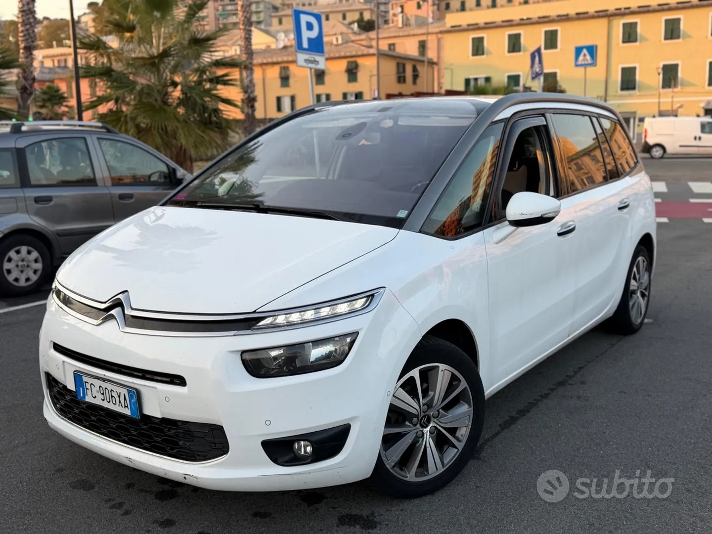 Citroen Grand C4 Picasso 2016 photo 2