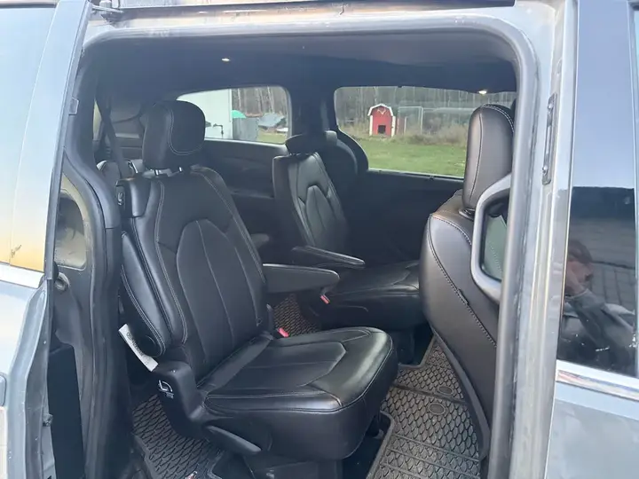 Chrysler Pacifica 2025 photo 4