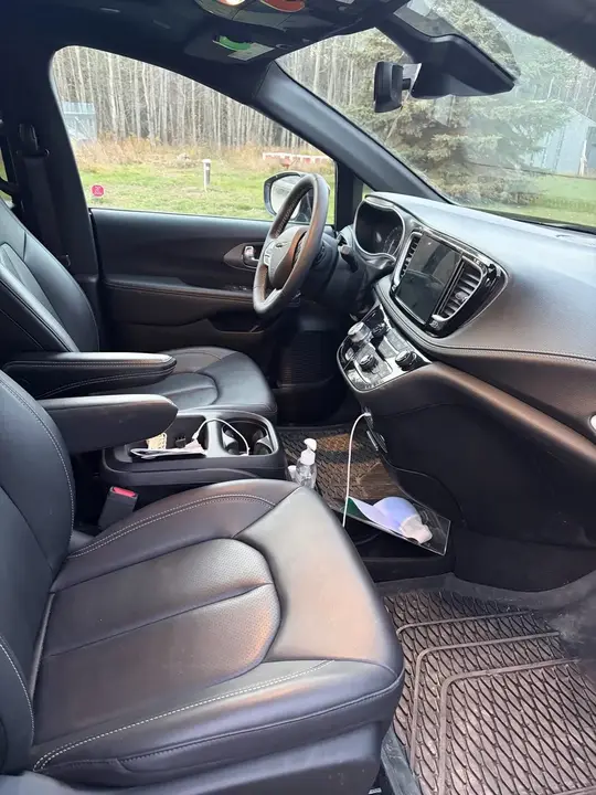 Chrysler Pacifica 2025 photo 3