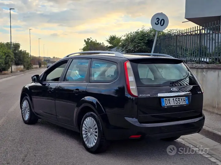 Ford Focus 2010 photo 3