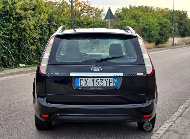 Ford Focus 2010 photo 4