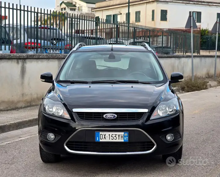 Ford Focus 2010 photo 2