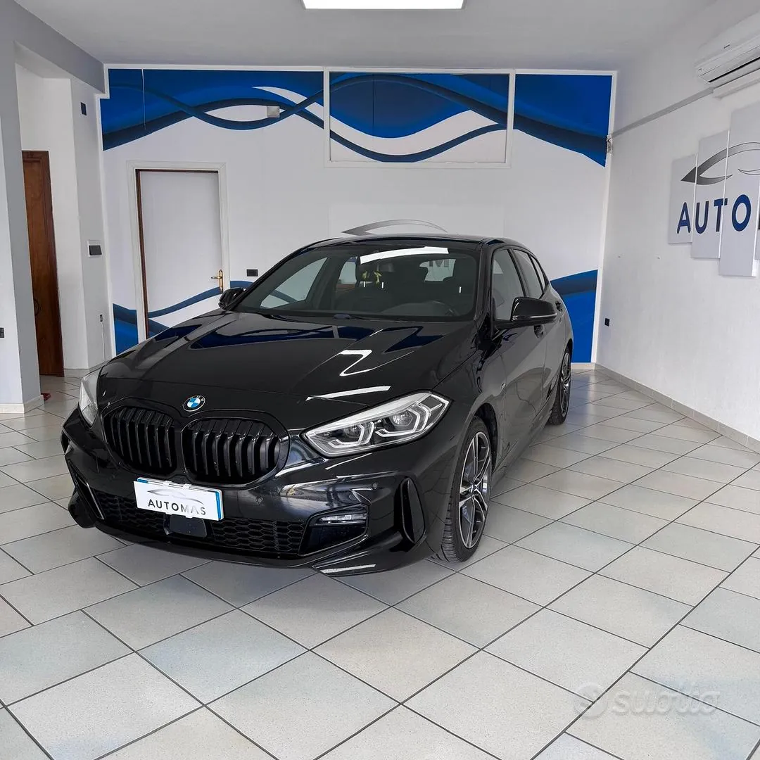 BMW 118D 2022 photo 2