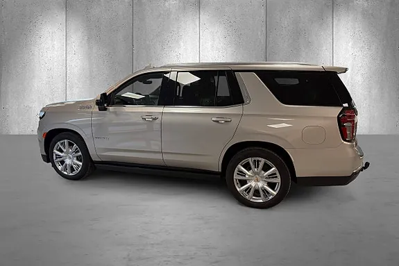 Chevrolet Tahoe 2023 photo 2