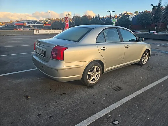 Toyota Avensis 2004 photo 4