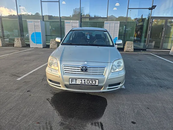 Toyota Avensis 2004 photo 2