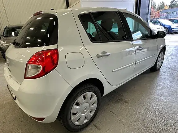 Renault Clio 2011 photo 2