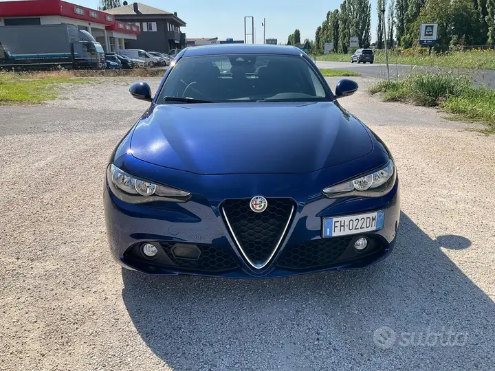 Alfa Romeo Giulia 2017 photo 2
