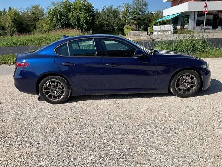 Alfa Romeo Giulia 2017 photo 4