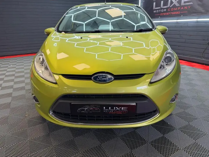 Ford Fiesta 2010 photo 2