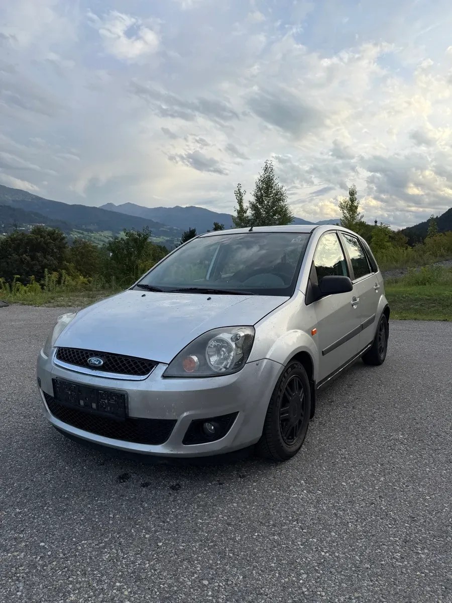 Ford Fiesta 2005 photo 2