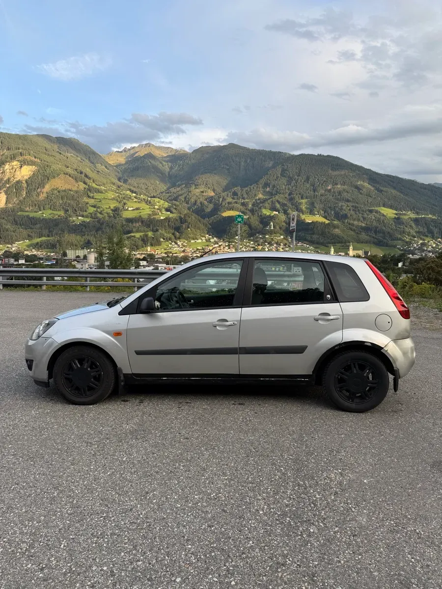 Ford Fiesta 2005 photo 3
