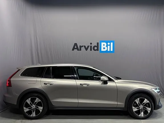 Volvo V60 Cross Country 2019 photo 2