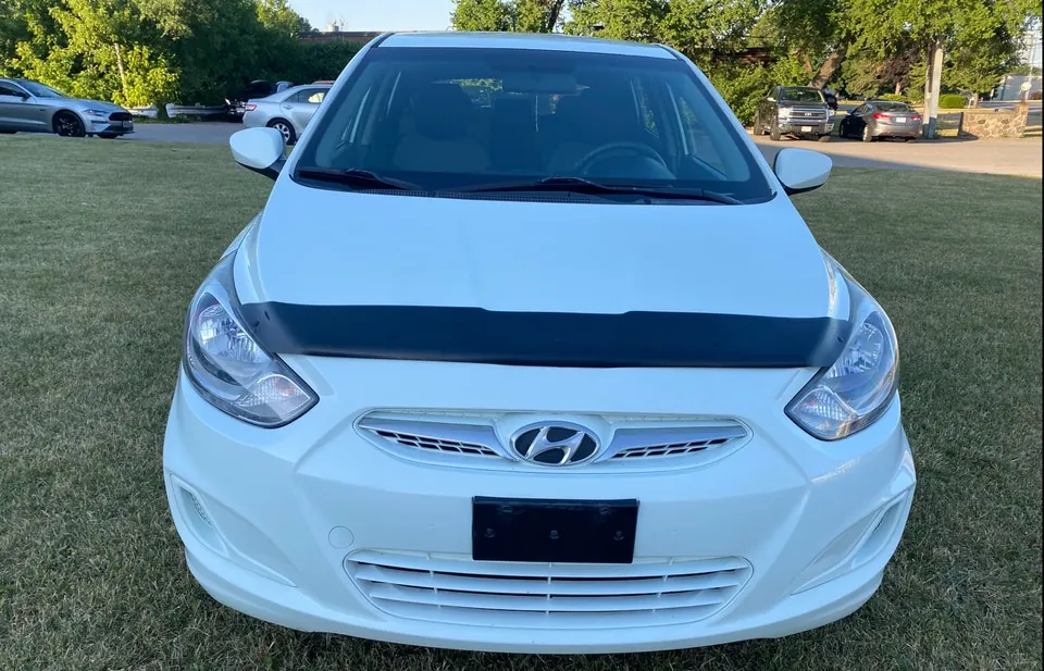 Hyundai Accent 2012 photo 3