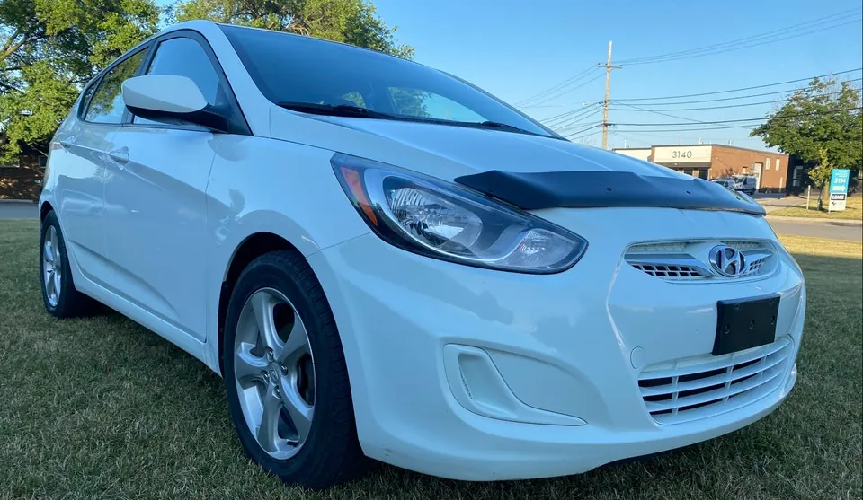 Hyundai Accent 2012 photo 4