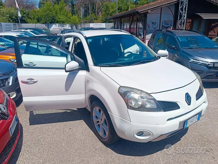 Renault Koleos 2010 photo 2