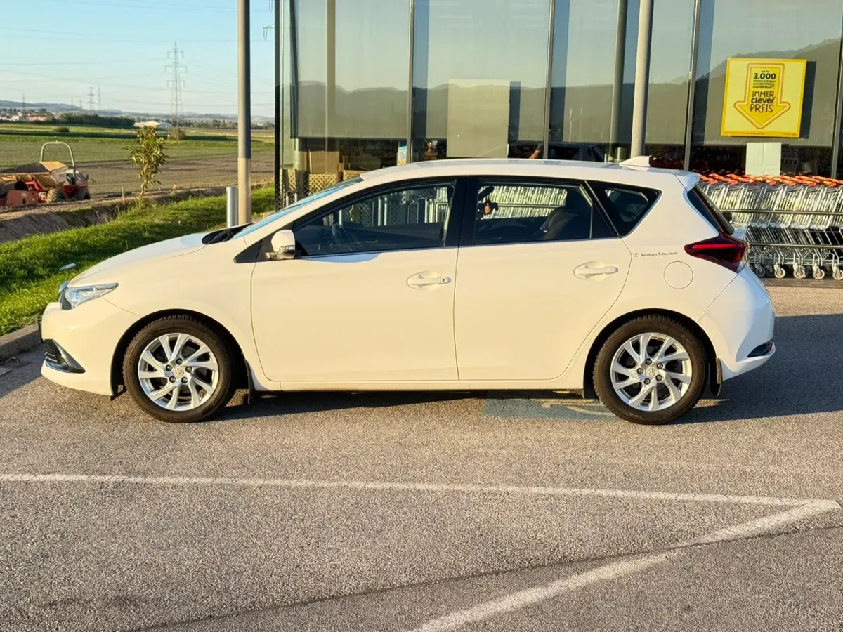 Toyota Auris 2016 photo 3