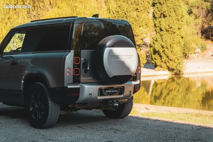 Land Rover Defender 2021 photo 5