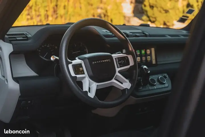 Land Rover Defender 2021 photo 3