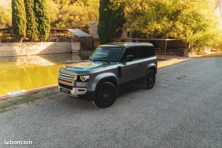 Land Rover Defender 2021 photo 2