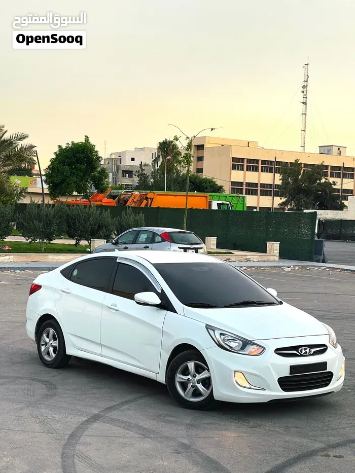 Hyundai Accent 2014 photo 4