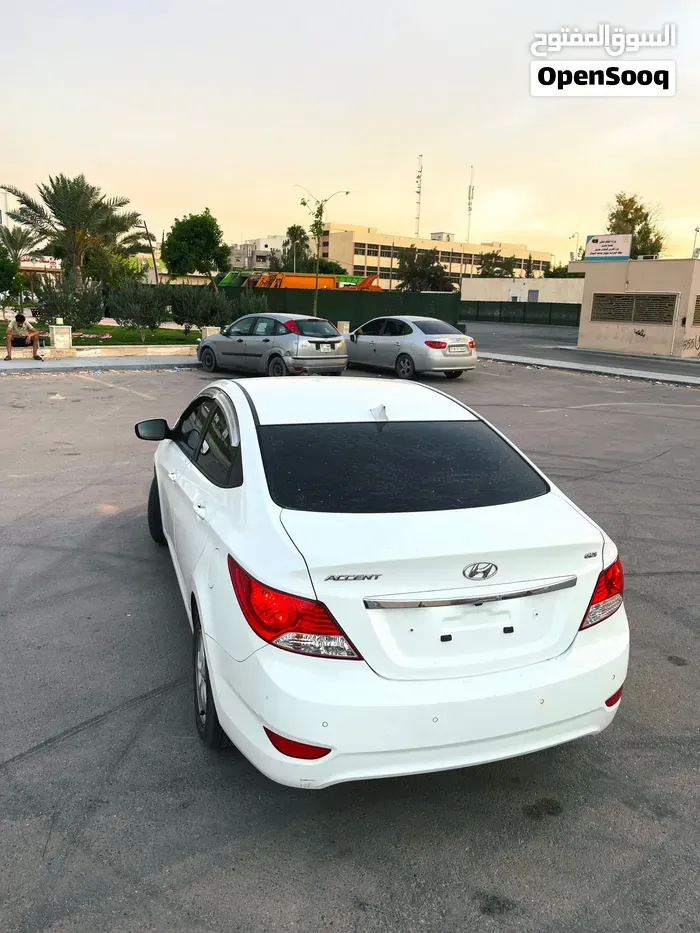 Hyundai Accent 2014 photo 2