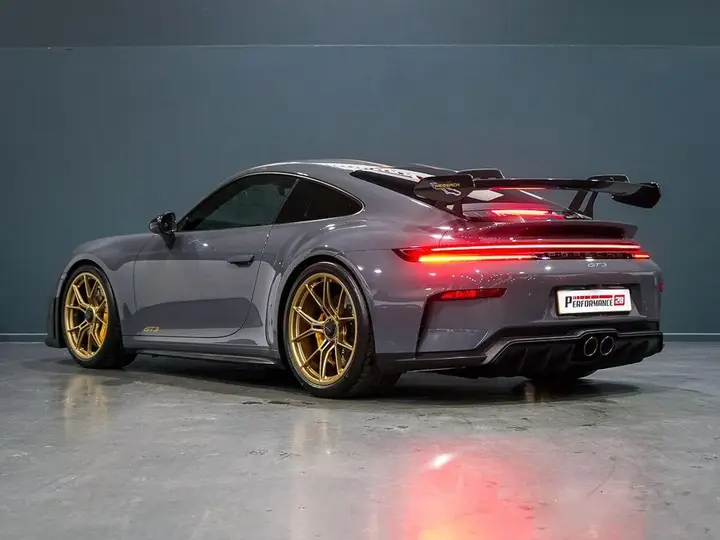 Porsche 911 2025 photo 2