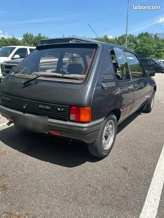 Peugeot 205 1985 photo 2