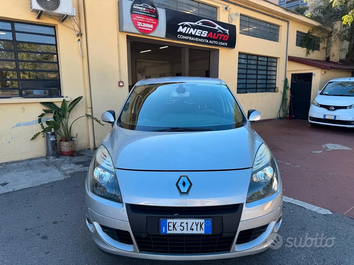 Renault Scenic 2011 photo 2