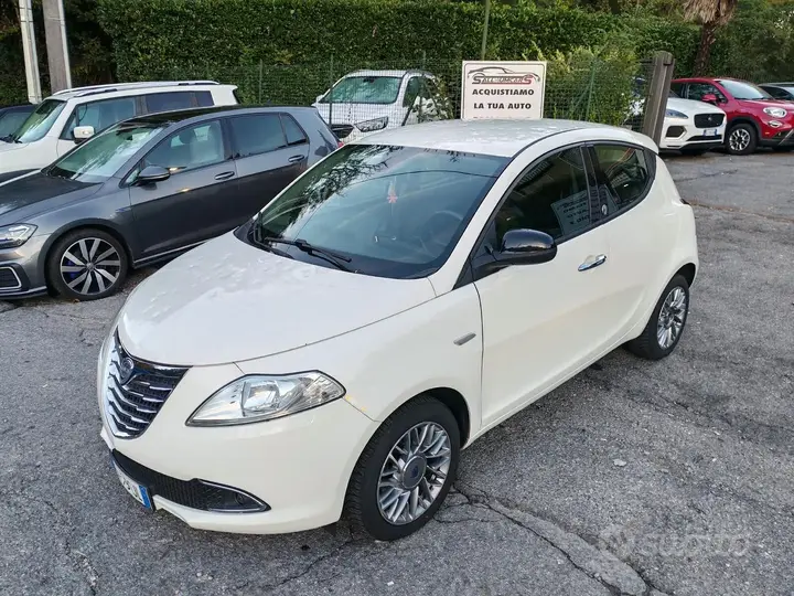Lancia Ypsilon