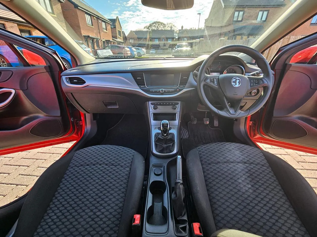 Vauxhall Astra 2018 photo 2