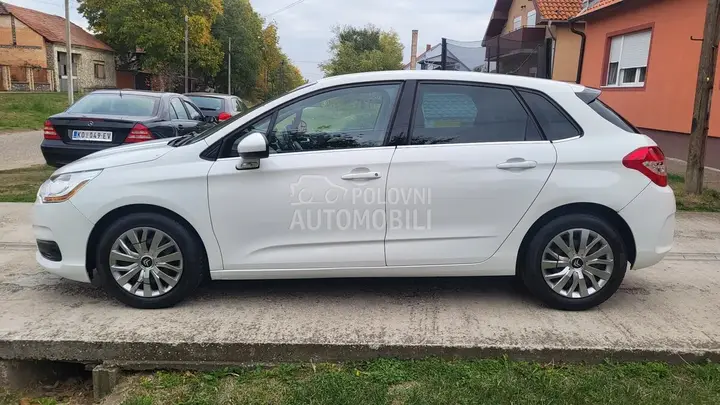 Citroen C4 2011 photo 2