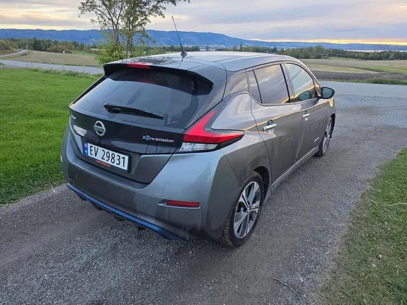 Nissan Leaf 2018 photo 2