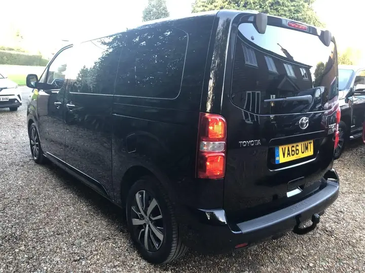 Toyota Proace Verso 2017 photo 2