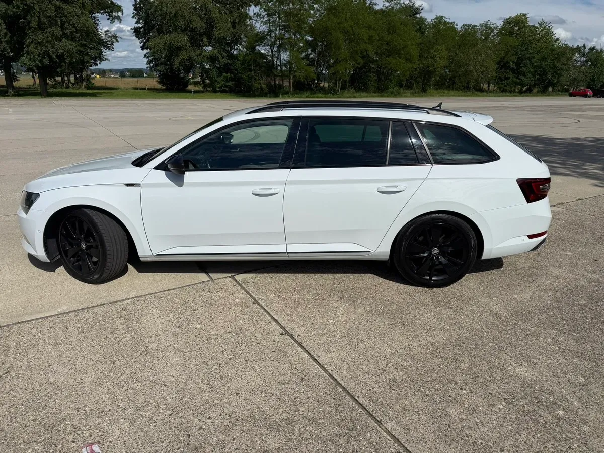 Skoda Superb 2019 photo 2