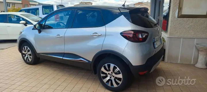 Renault Captur 2018 photo 2