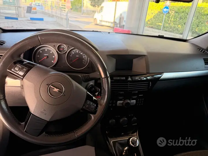 Opel Astra 2009 photo 3